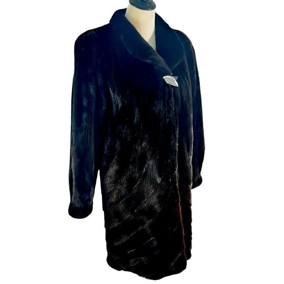 Stunning Black Mink Knee Length With Designer Lucite Button Fully Lined Medium